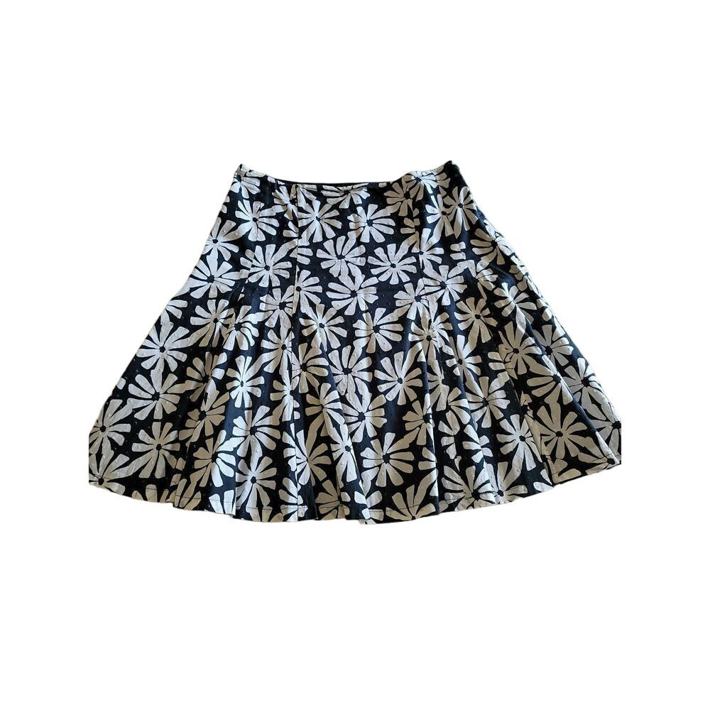 New York and Company skirt‎  flared size 6